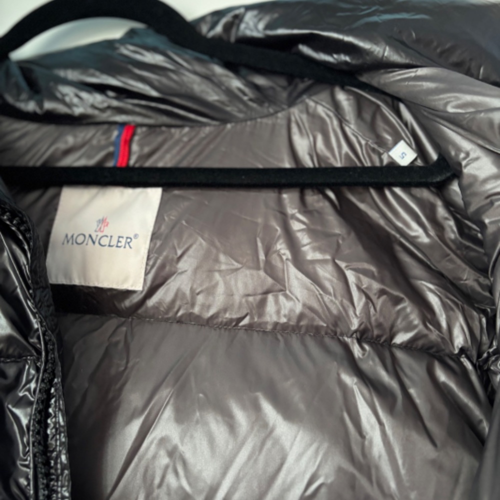 Moncler Puffer Jacket - Picture 8 of 8